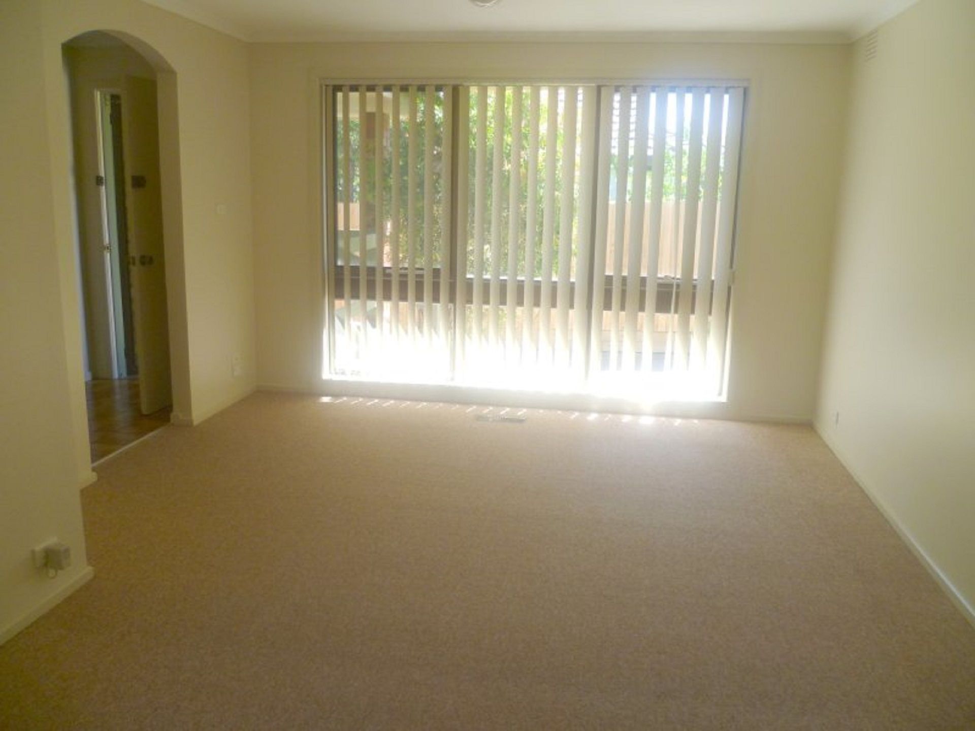 Spacious Villa with Courtyard & Lock-Up Garage!