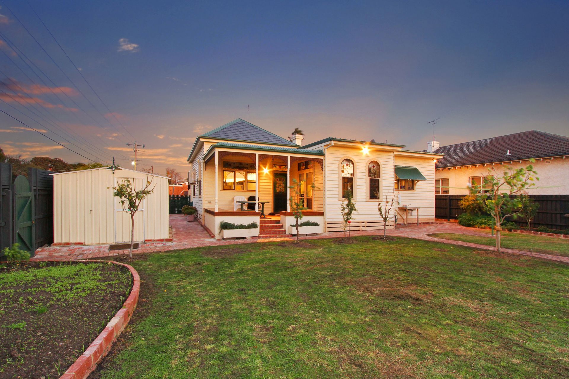 CLASSIC TIMELESS BEAUTY MATCHED WITH A FIRST CLASS LOCATION