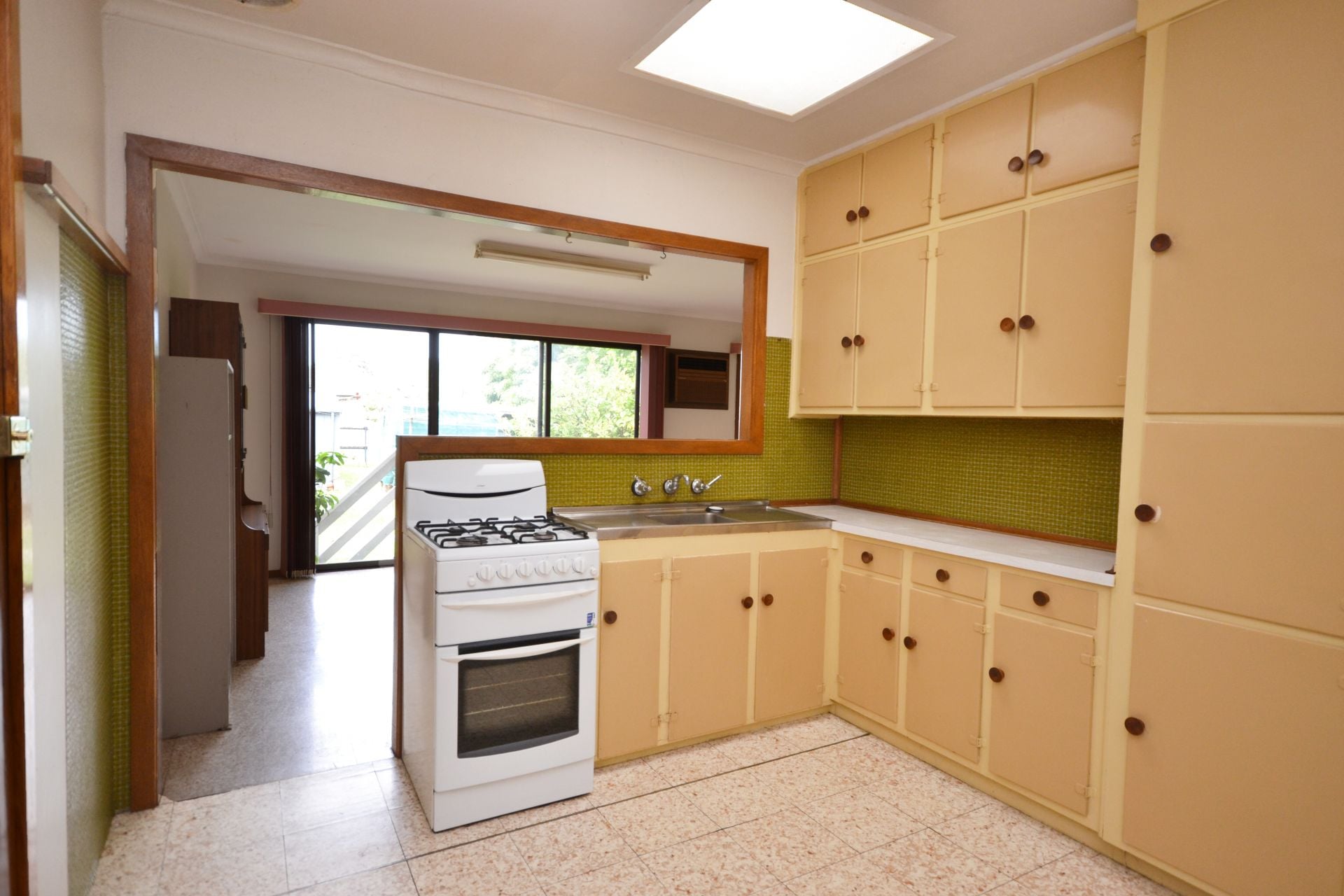 THREE BEDROOM IN GREAT LOCATION