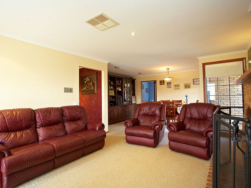 14 Pollywoodside Drive, Altona Meadows - Thumbnail 5