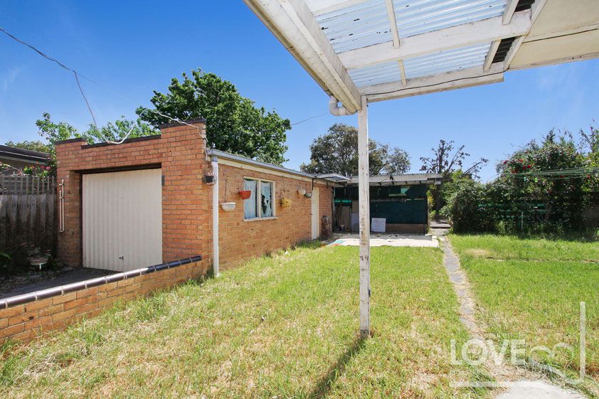 LARGE HOME IN A GREAT LOCATION