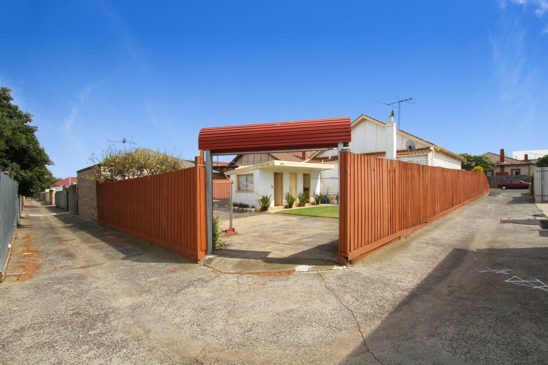 Auction This Saturday    -  SOLD   -    $695,000