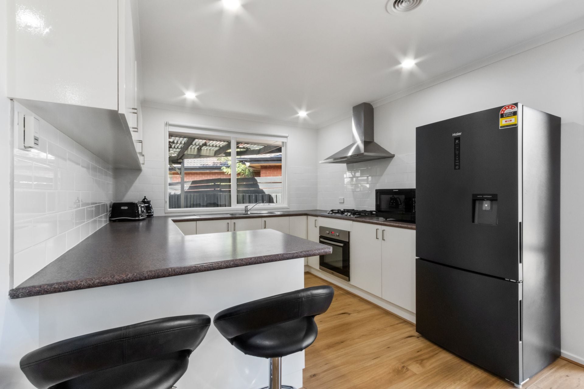 Stunning unit in ideal locale