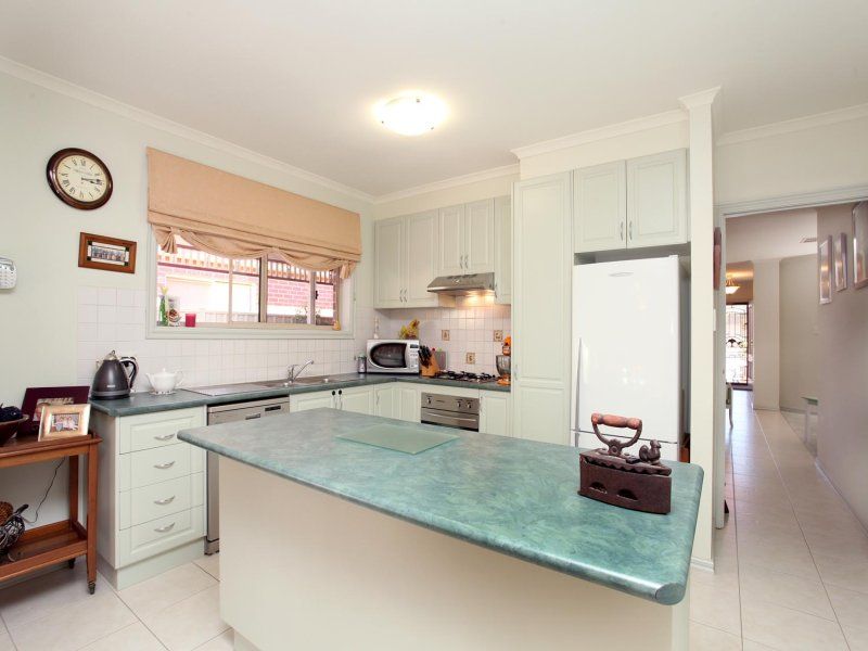 5 Parkin Avenue, Caroline Springs - Thumbnail 3
