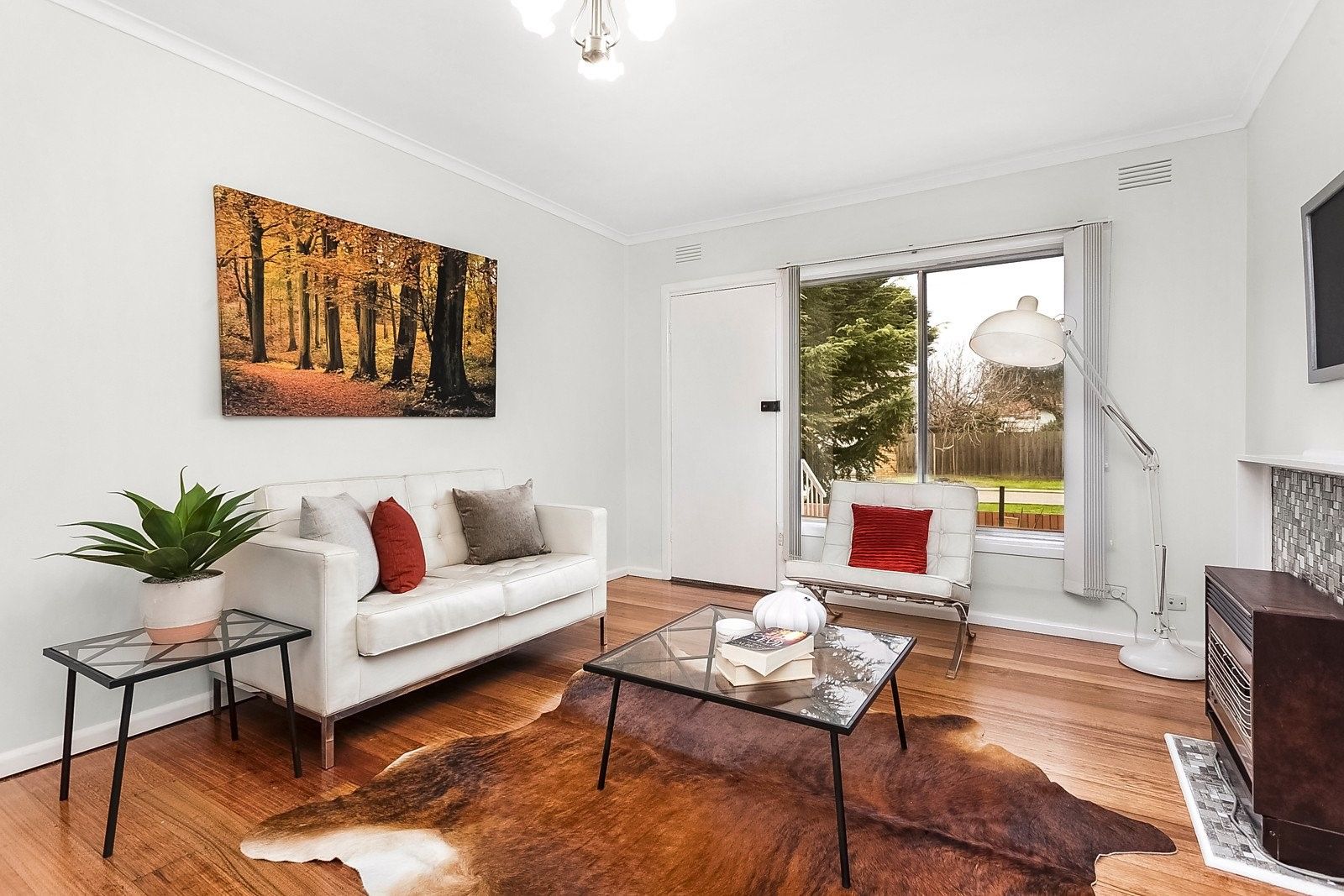 PERFECTLY POSITIONED LOW MAINTENANCE LIVING!