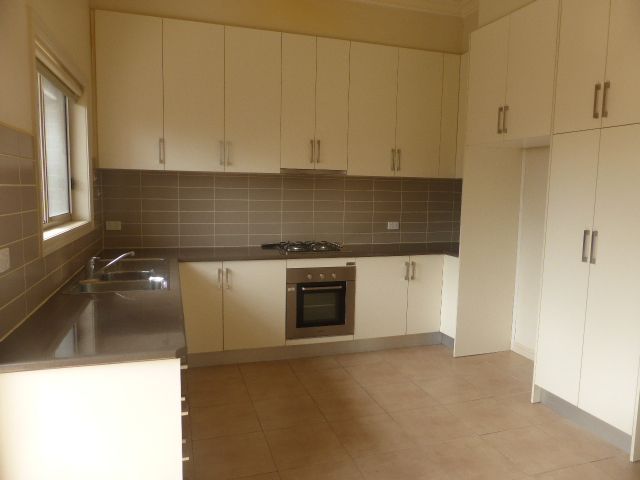 MASSIVE TOWNHOUSE TO NOT BE MISSED!