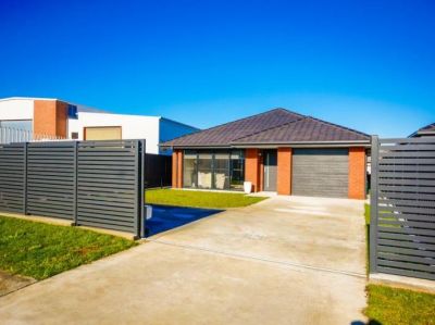 1/11 Chettle Street, DEVONPORT, Devonport - Thumbnail 2