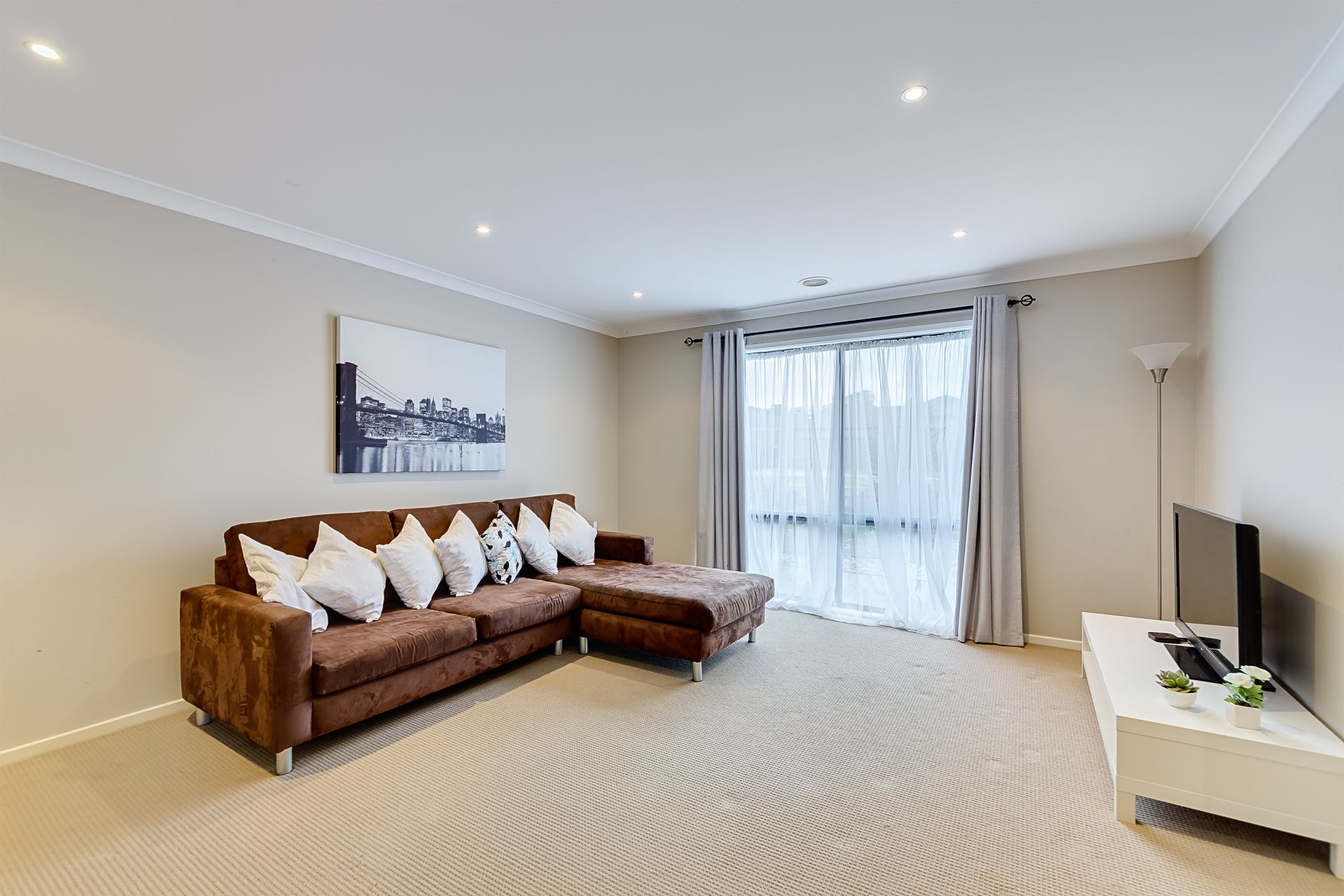 6 Jindabyne Avenue South Morang, South Morang - Thumbnail 4