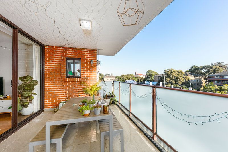 Pet Friendly and only 60m to the Train Station