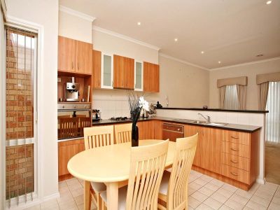 5 Crepe Myrtle Crescent SOUTH MORANG, South Morang - Thumbnail 8