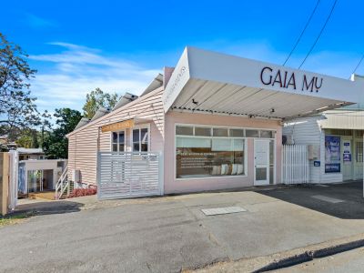 RARE REFURBISHED FREESTANDING RETAIL/OFFICE!