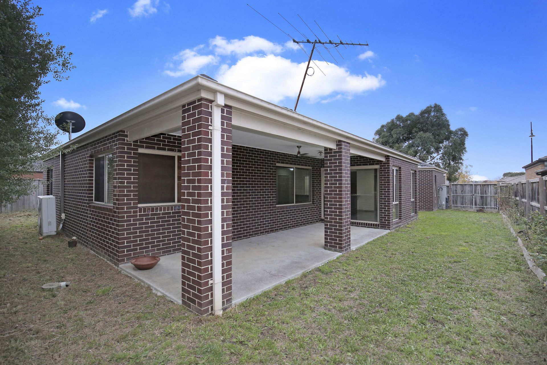 Spacious Four Bedroom Home, Theatre Room, Study & Rumpus Areas and more!