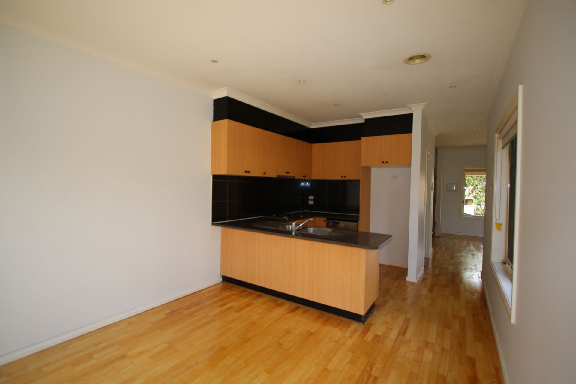 STYLISH TOWNHOUSE LIVING!