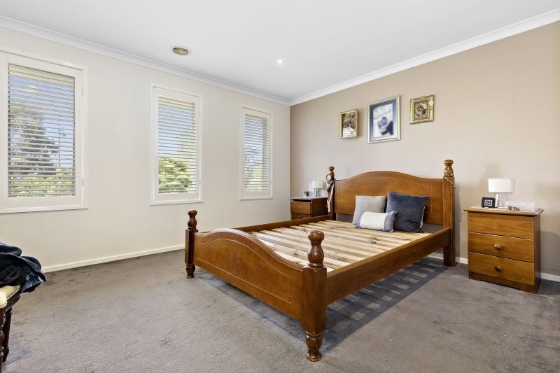 11 Hawkstowe Parade, South Morang