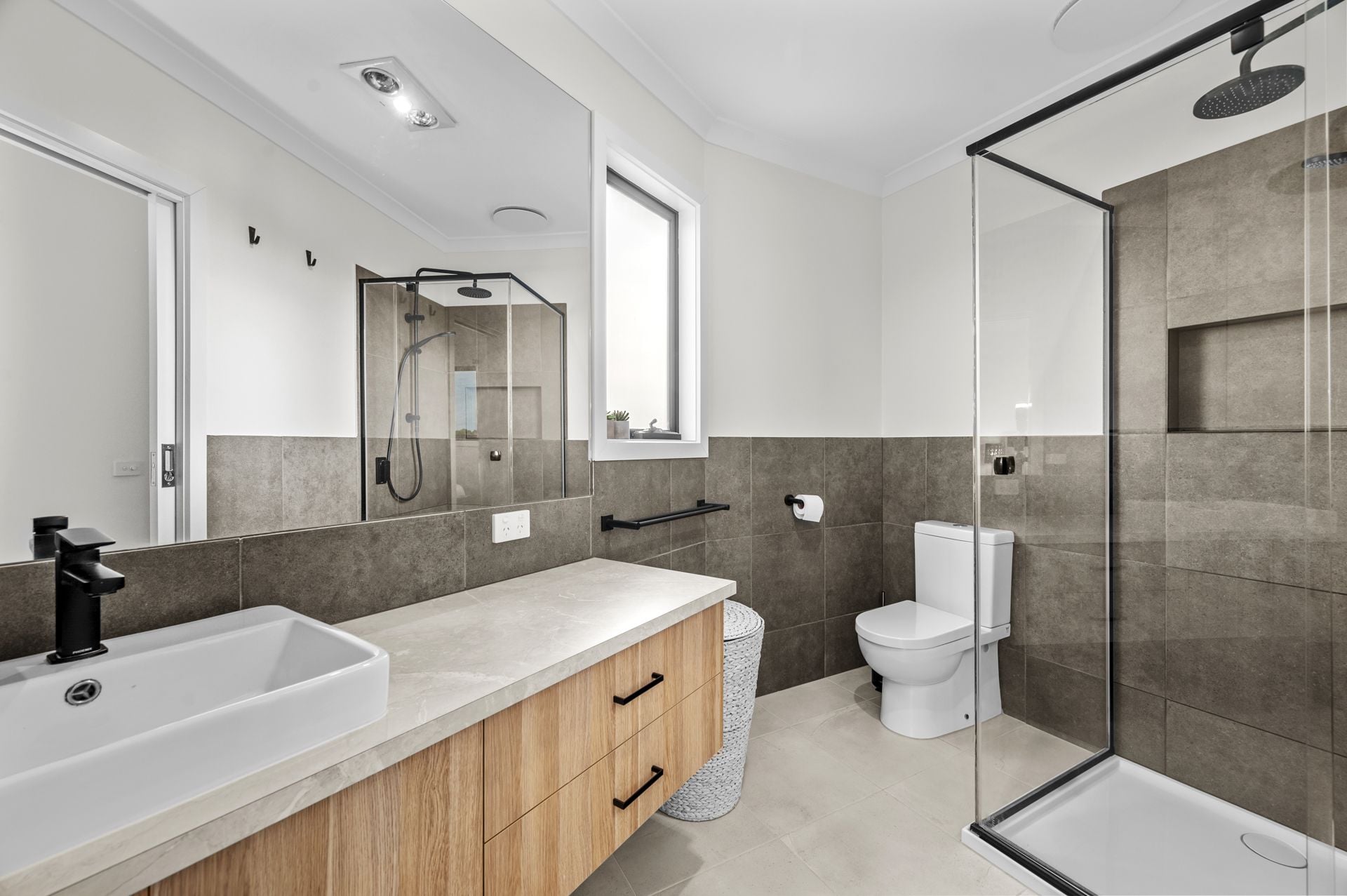 Architecturally Designed Townhouse: Modern and Elegant