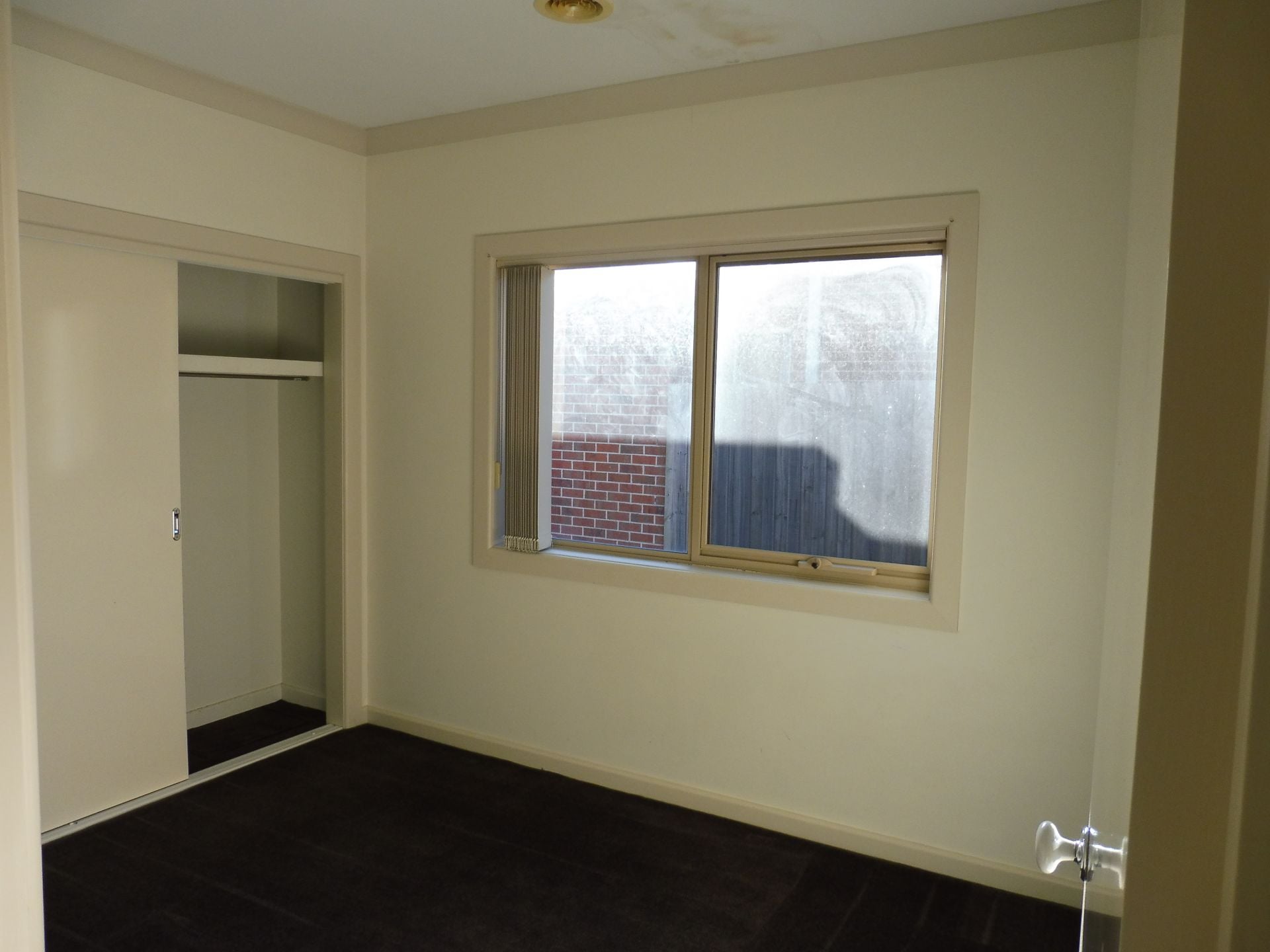 IDEAL FAMILY HOME CLOSE TO AURORA VILLAGE
