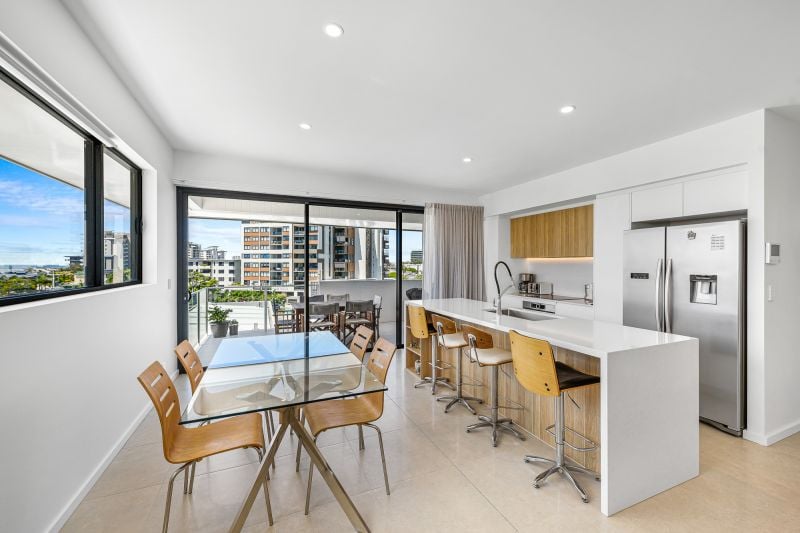 Live a life of luxury and leisure in this top-floor apartment