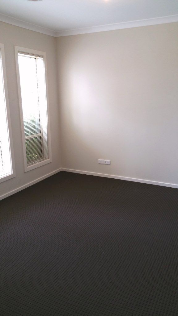 MODERN 3 BEDROOM HOME IN AURORA ESTATE..