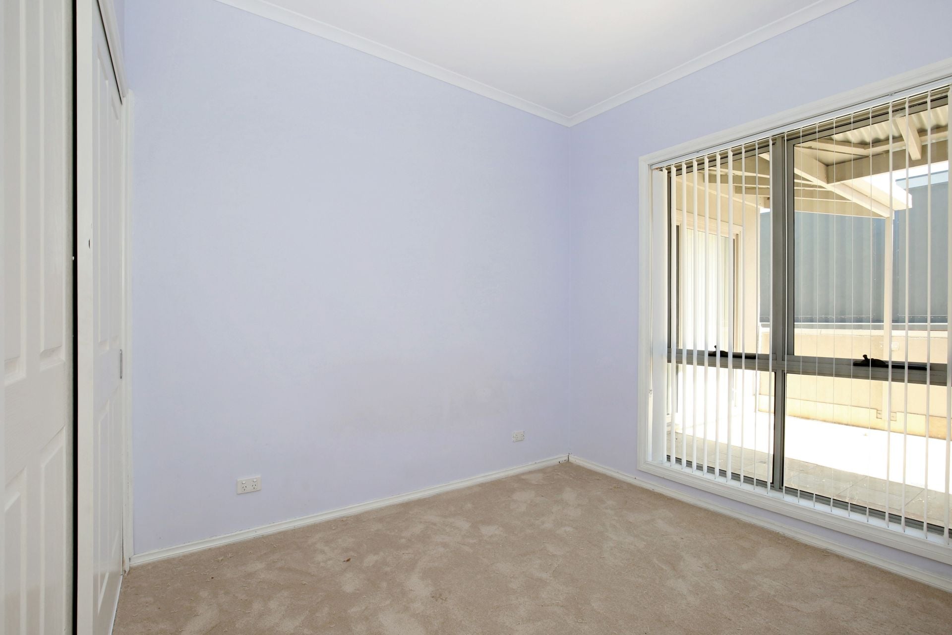 WALKING DISTANCE TO THOMASTOWN TRAIN STATION