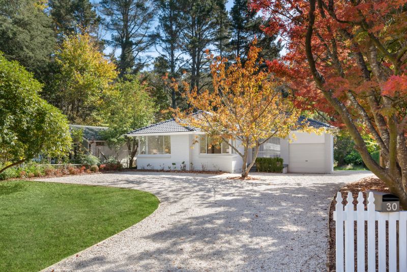 BEAUTIFULLY RENOVATED IN SOUTH LEURA ON 1,397m2