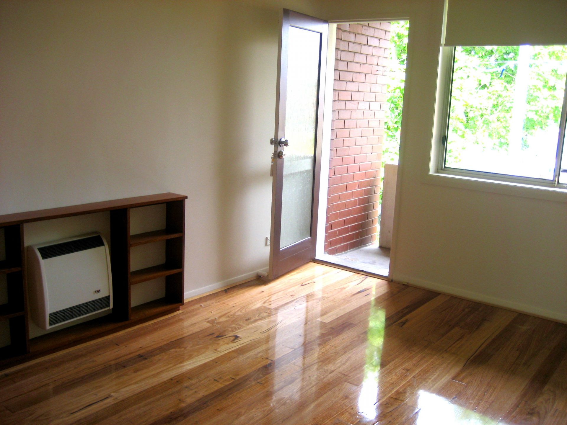 Two Bedroom Gem Close to Fairfield Station & Station St Shops!