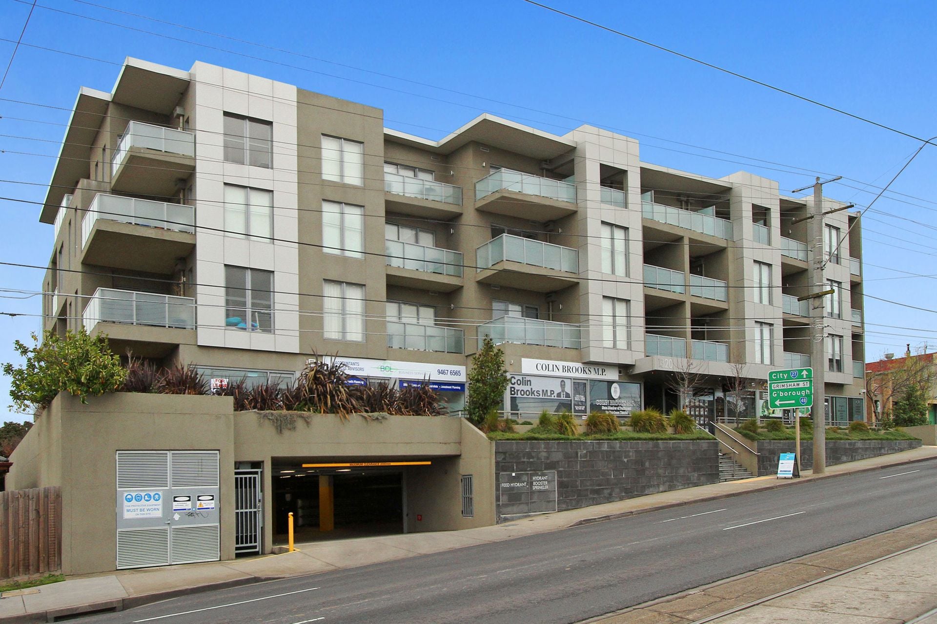 Plenty.. Of options and much more this apartment you'll adore!!