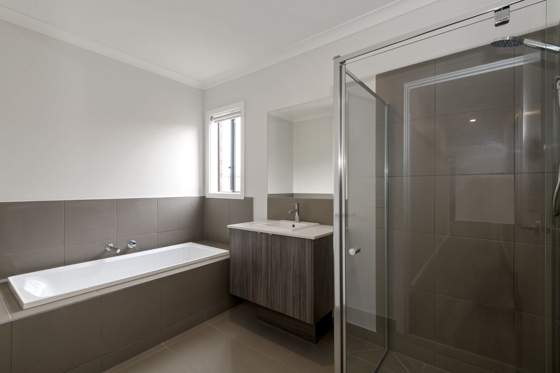 WALKING DISTANCE TO AURORA VILLAGE & HARVEST HOME PRIMARY SCHOOL