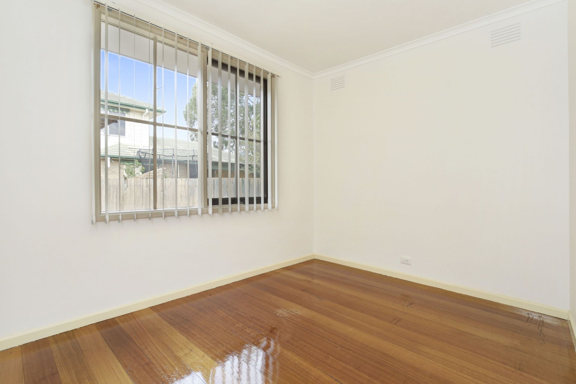 *FRESHLY PAINTED* QUIET COURT, GREAT LOCATION  *Insp Wed 18th Apr @ 4:10pm*