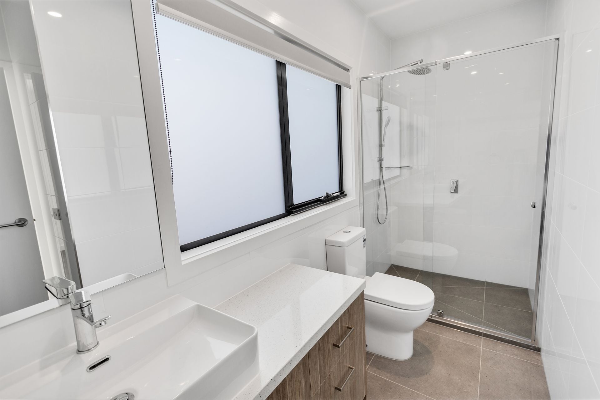 NEAR NEW STUNNING TOWNHOUSE!!