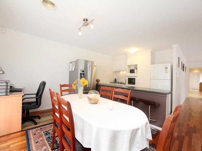 18 Holcolme Street, Caroline Springs - Thumbnail 4