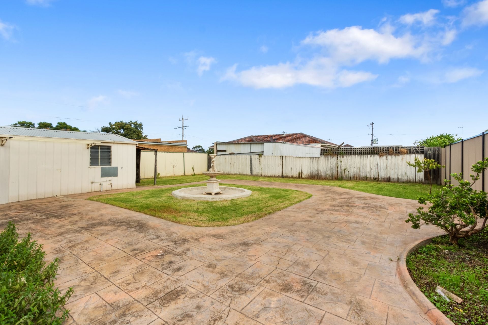 SIZE, QUALITY, LOCATION, PRICE. EVERYTHING IS RIGHT HERE.
