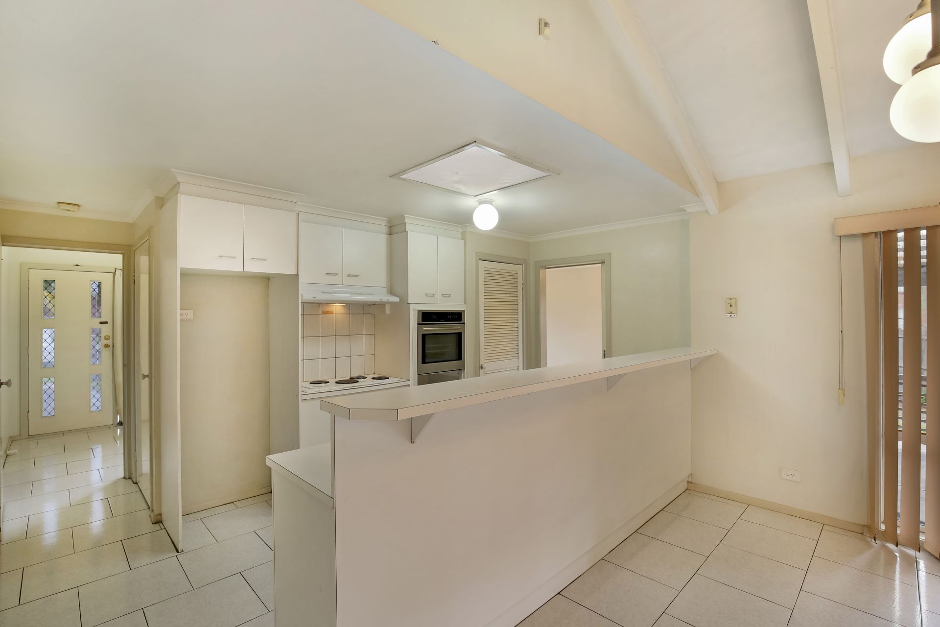 QUIET COURT LOCATION AND CLOSE TO ALL AMENITIES!