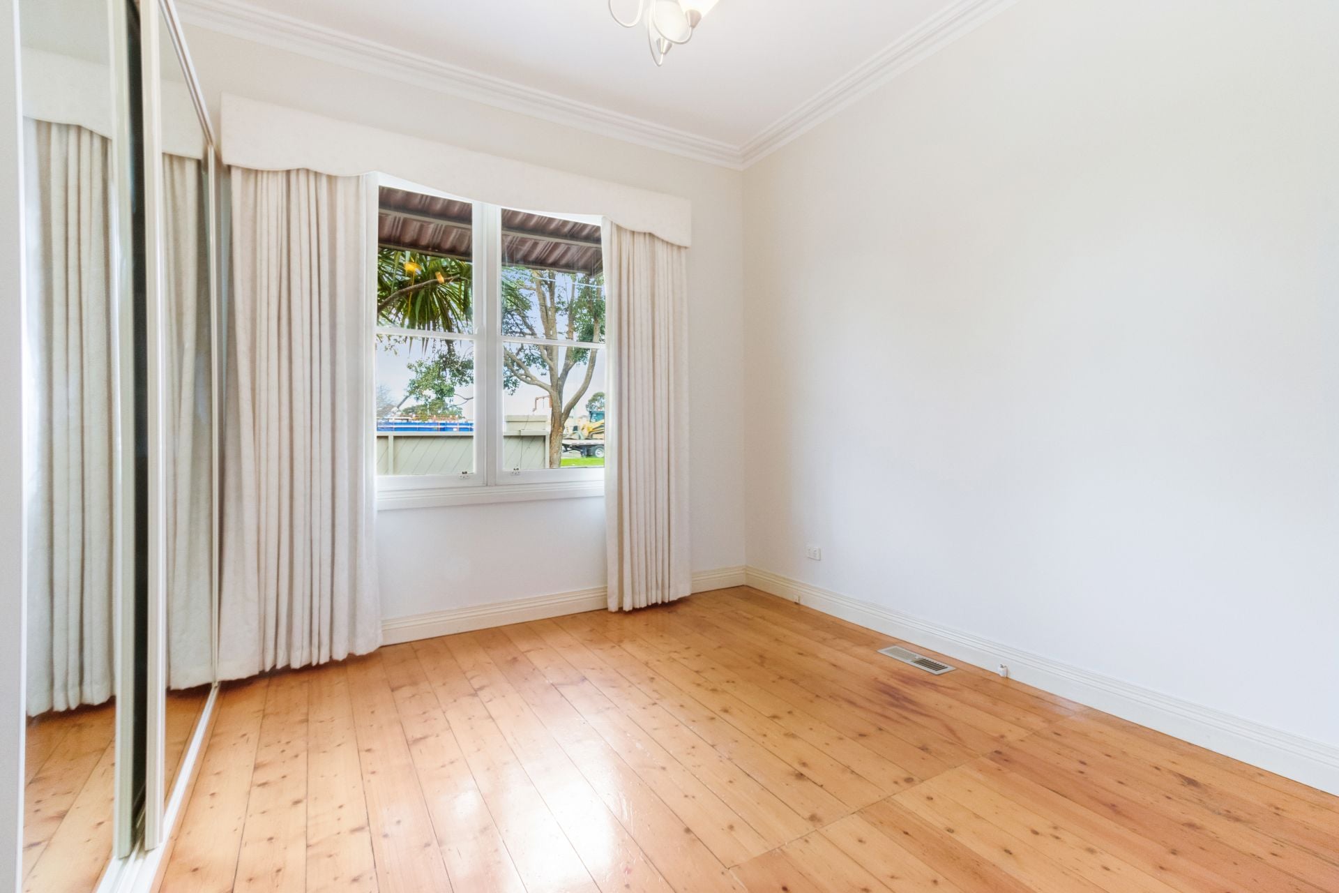 BEAUTIFULLY PRESENTED, METICULOUSLY MAINTAINED