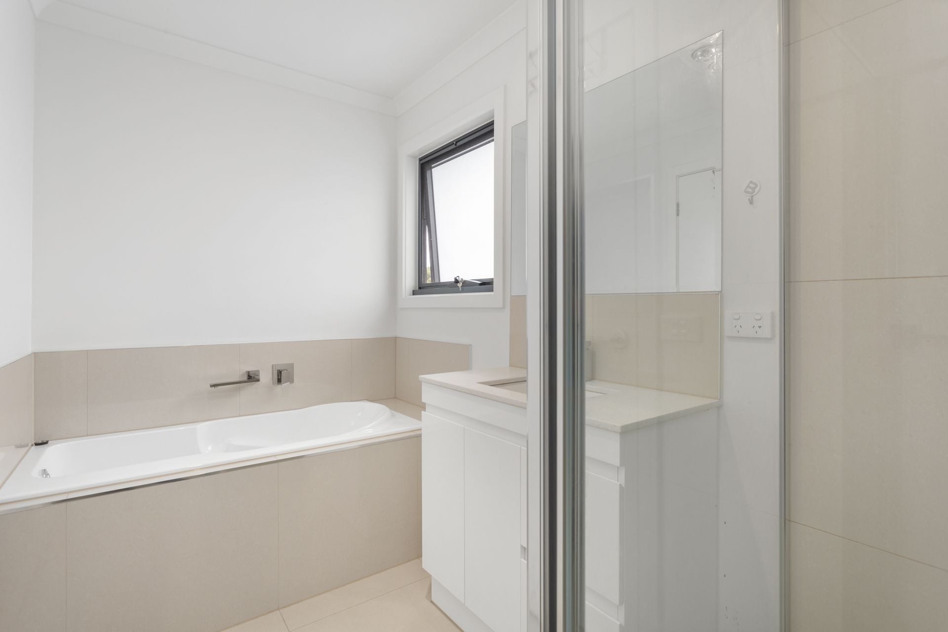WALK TO THE TRAIN - BOUTIQUE LIVING
