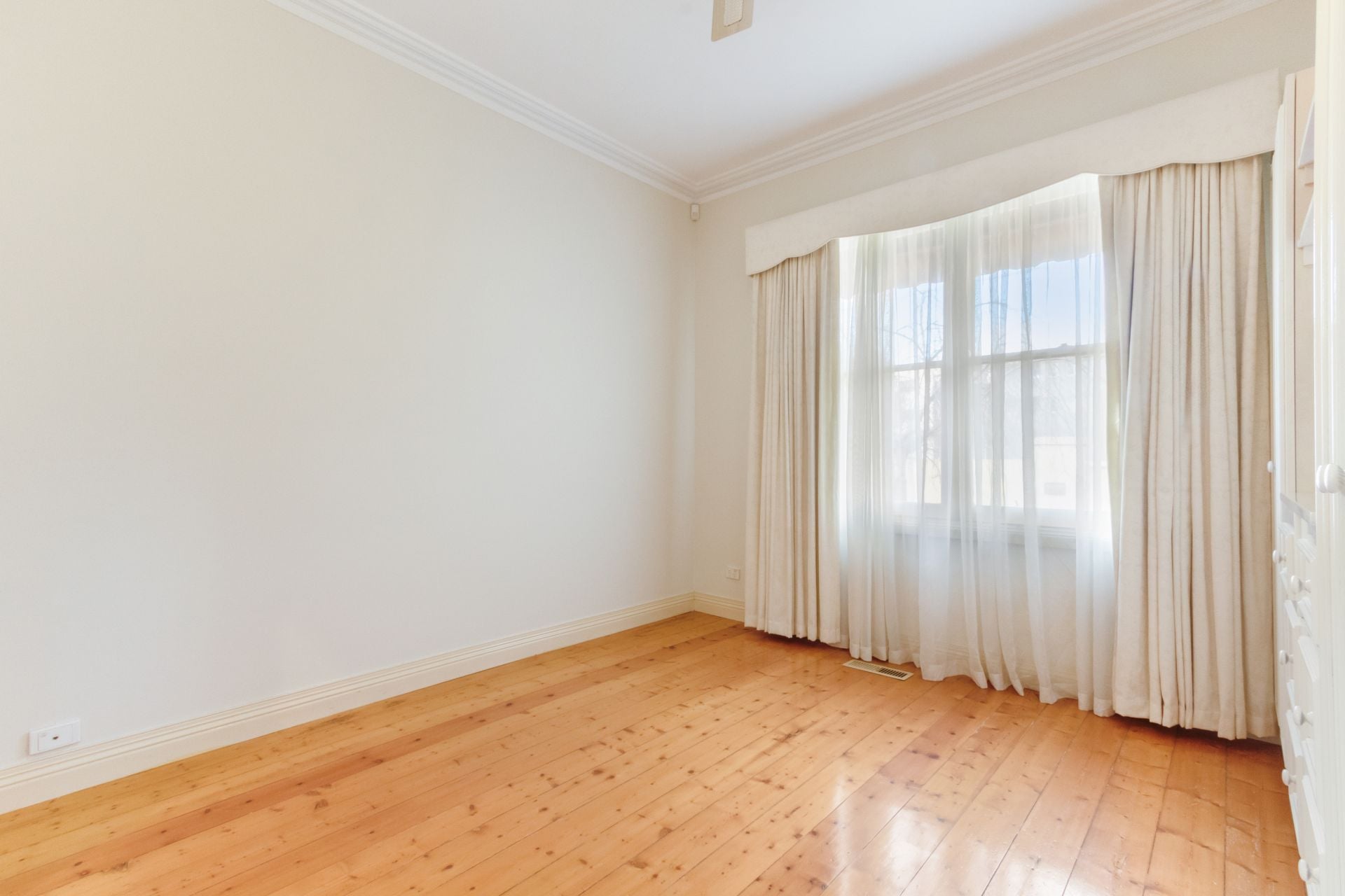 BEAUTIFULLY PRESENTED, METICULOUSLY MAINTAINED