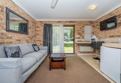 IMMACULATE B&B MOTEL - EVER POPULAR PORT STEPHENS AREA