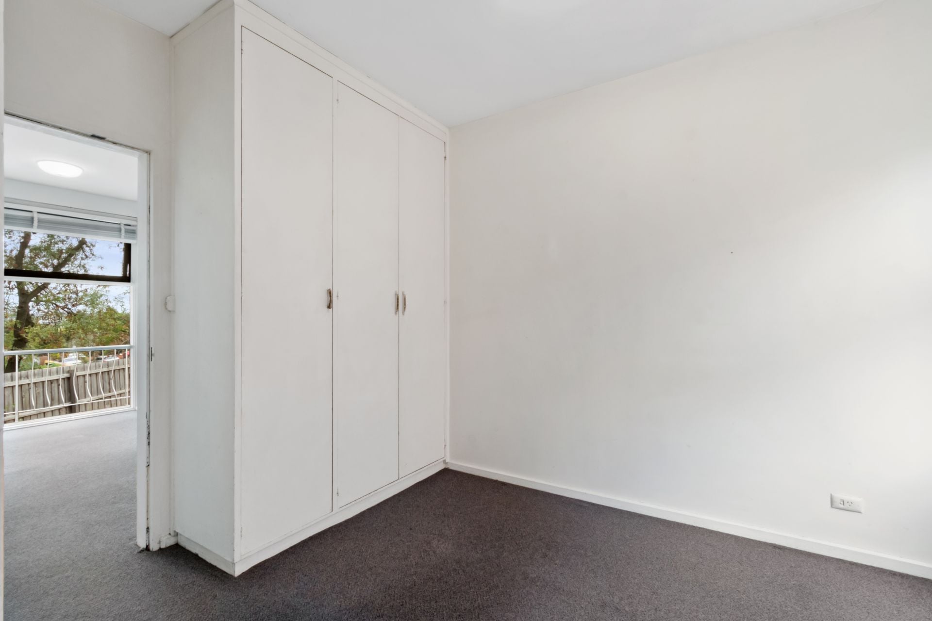 Large one bedroom apartment.