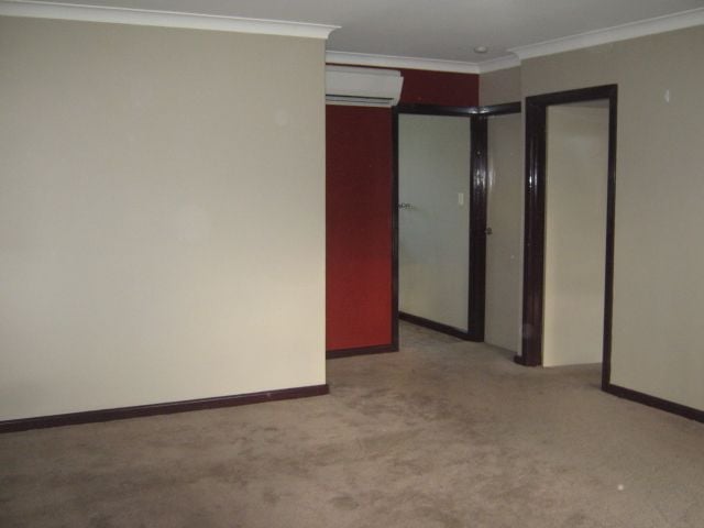 **Great Location**  1 WEEK RENT FREE!!