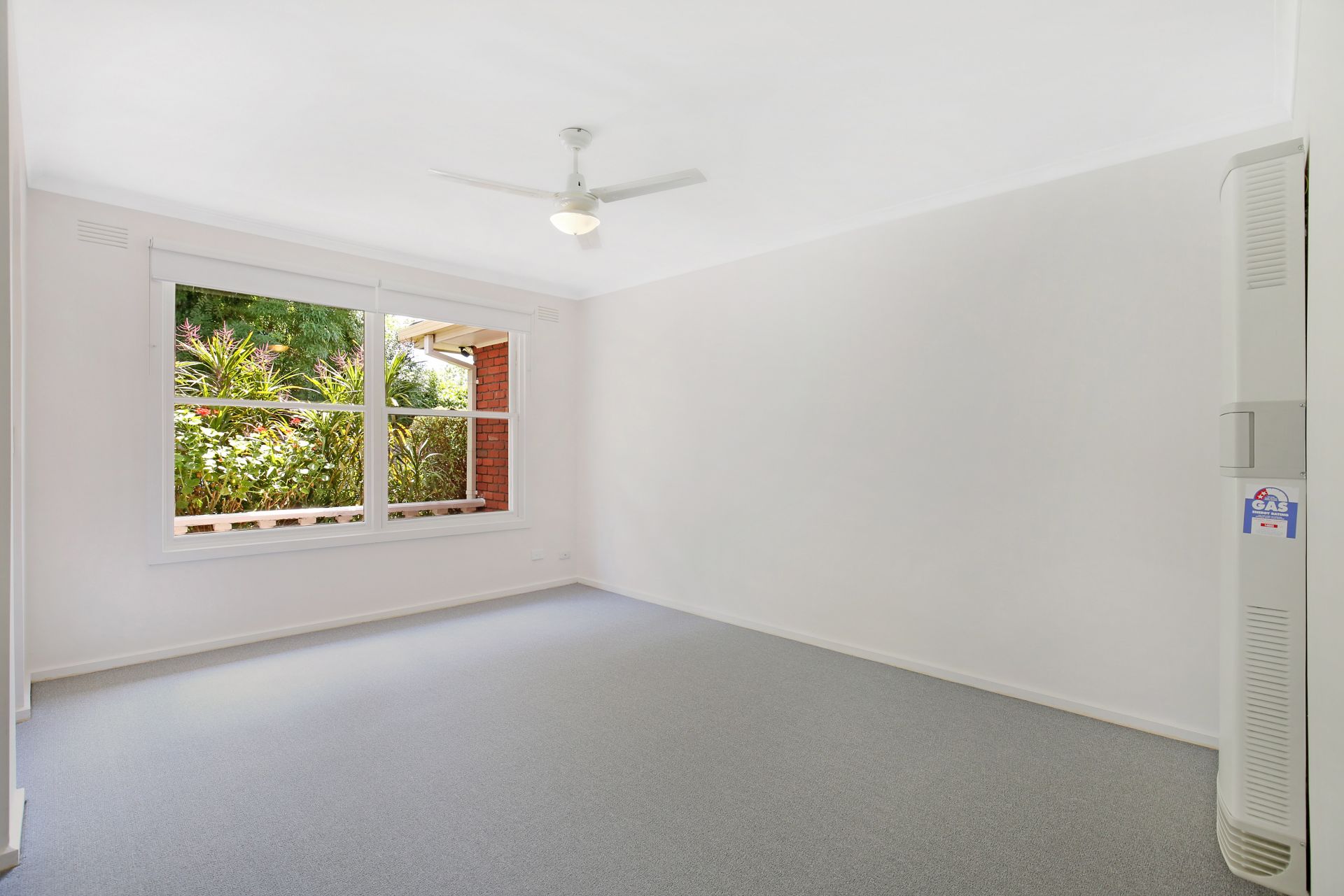 Cosy Unit With Plenty Of Space To Offer!