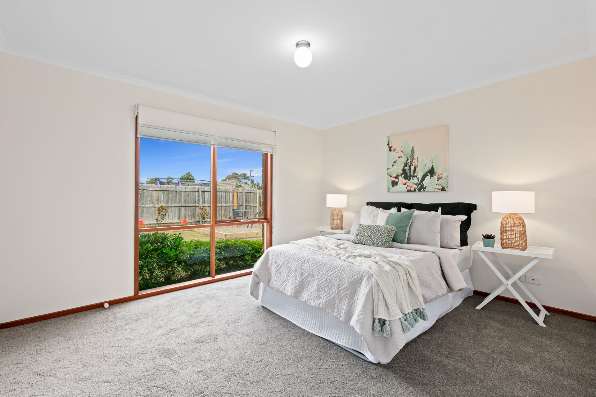 AN IMMACULATE 4 BEDDER