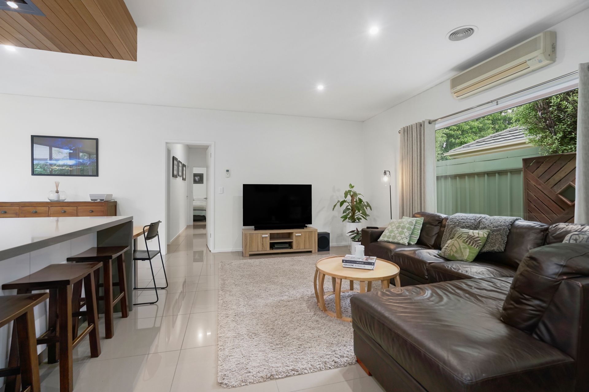 17 St Glens  Way, Lake Gardens, Lake Gardens - Thumbnail 6