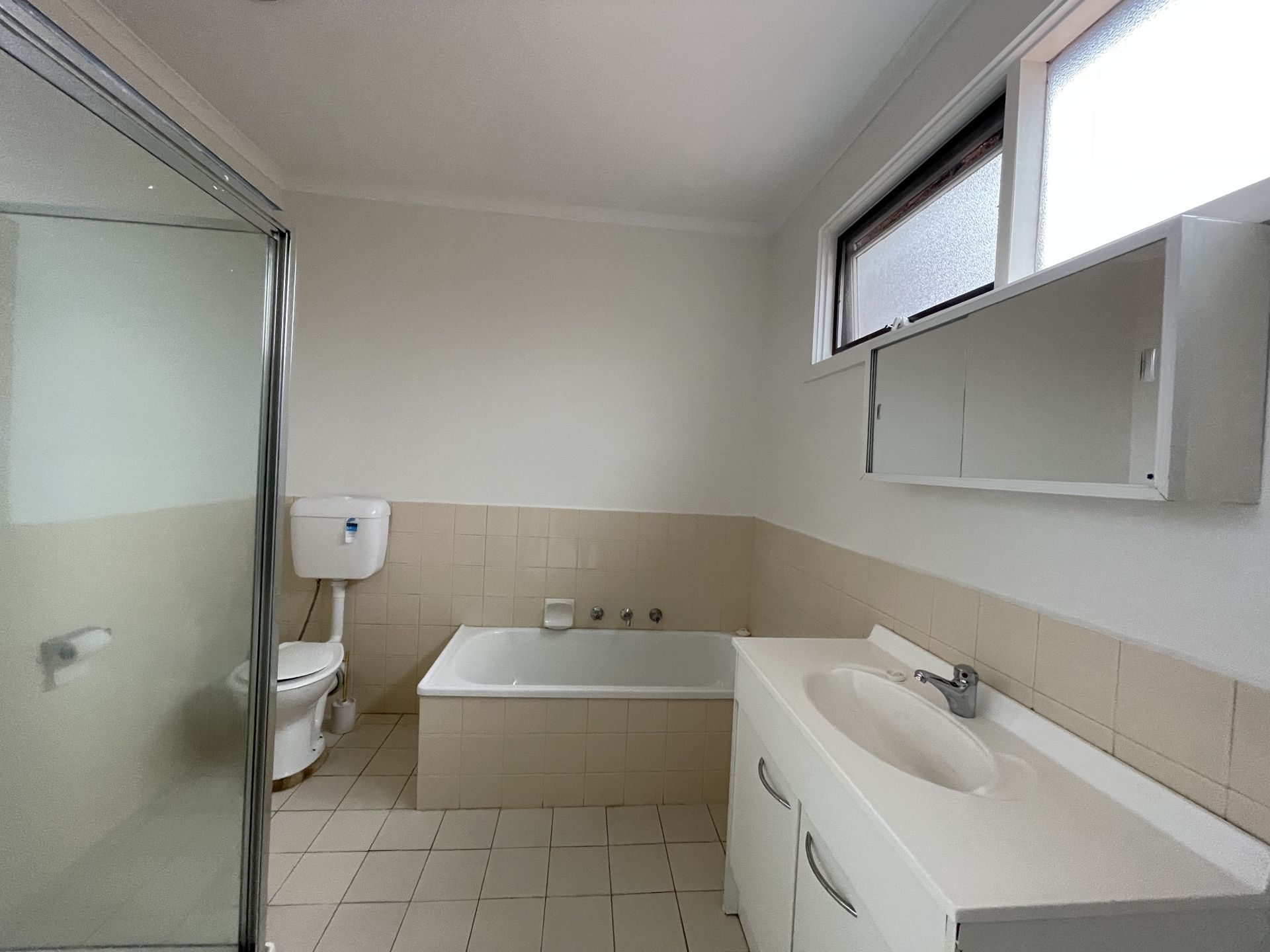 Spacious 2 Bedroom Townhouse Overlooking the Park!