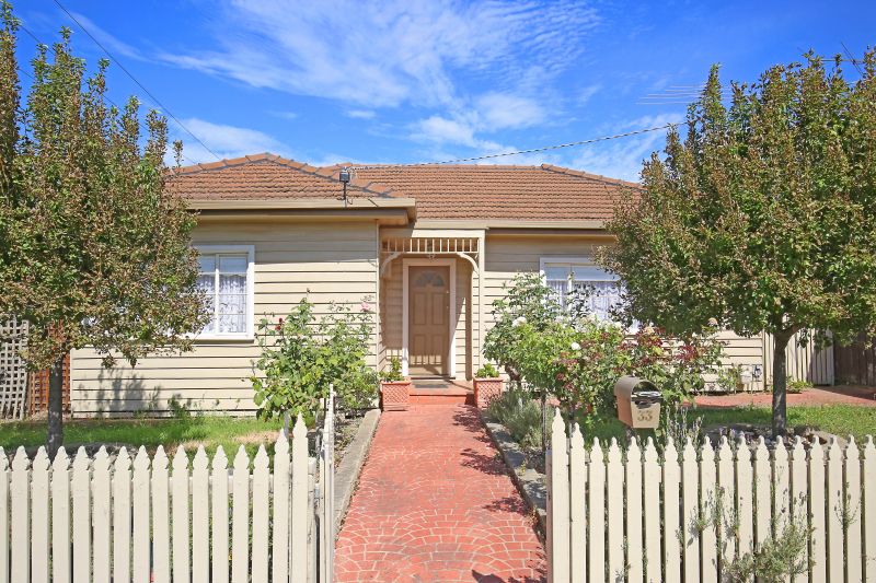 33 Banbury Road, Reservoir