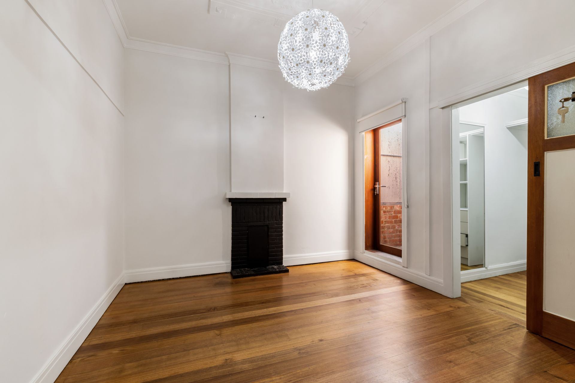 Large apartment in Ideal Locale - ENTRY VIA RUSSELL STREET (COBURG LEISURE CENTRE)