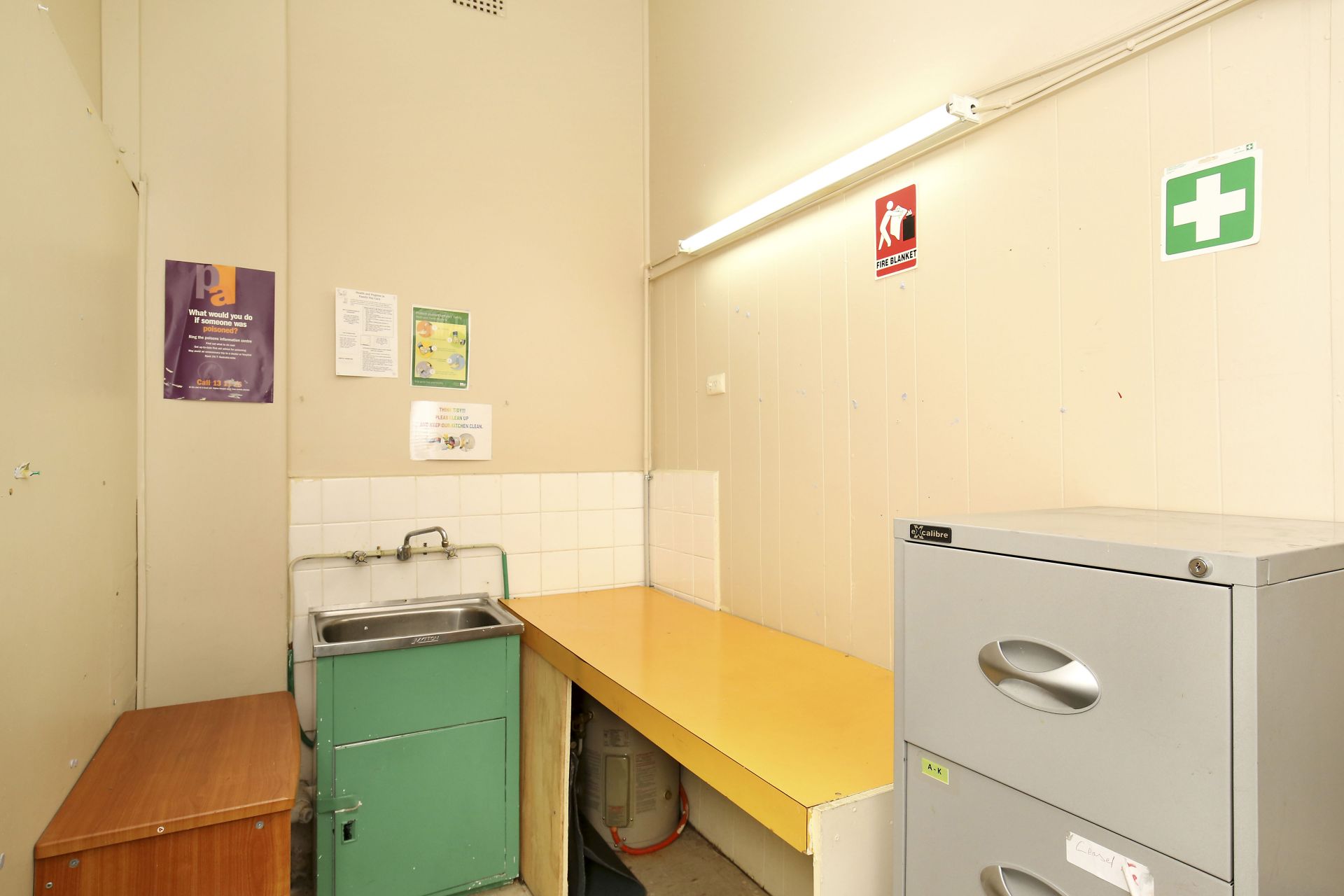 OFFICE/ RETAIL SPACE AT A BARGAIN PRICE!!