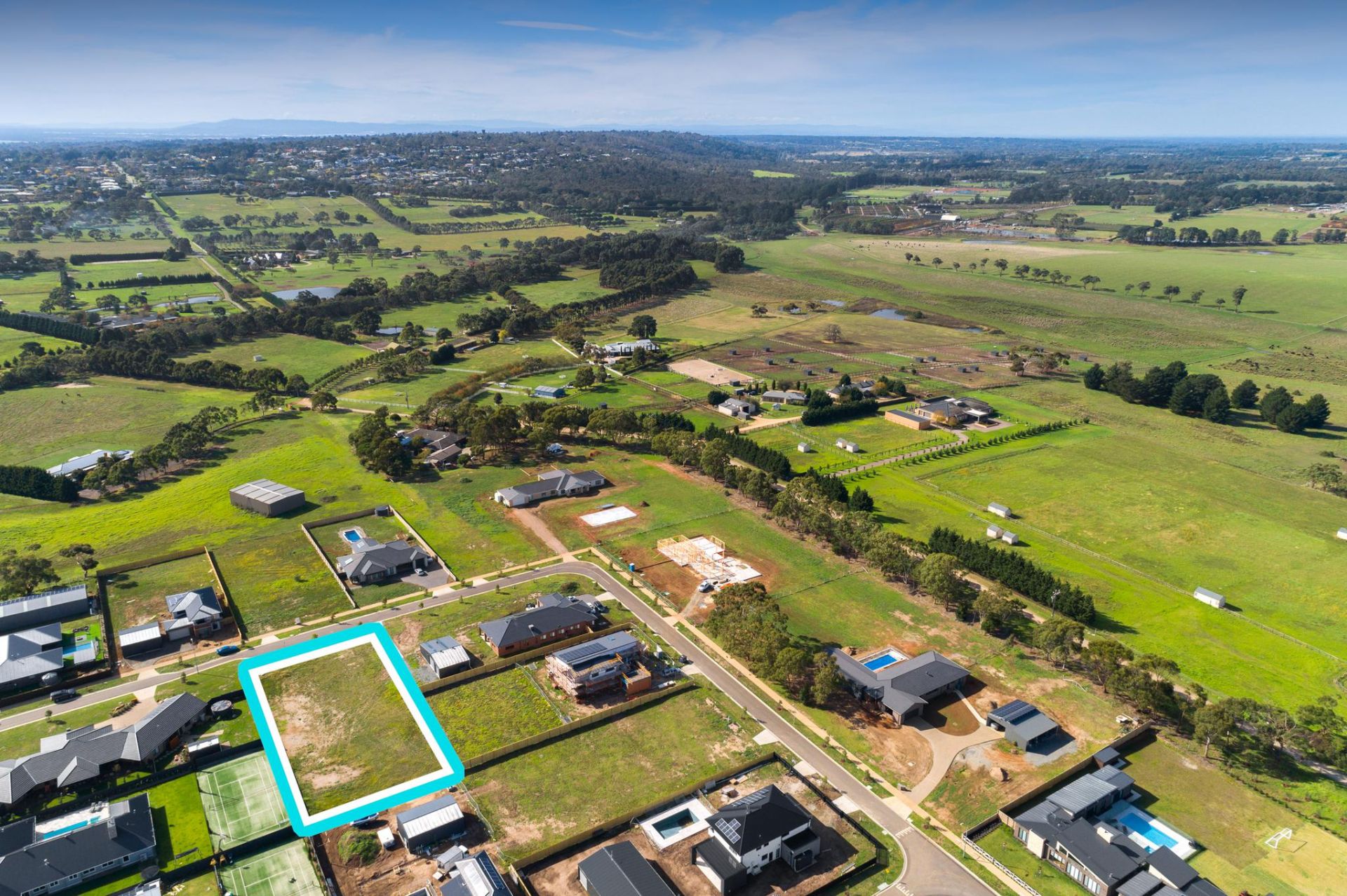 Real Estate For Sale 27 Lindenderry Circuit Mornington , VIC