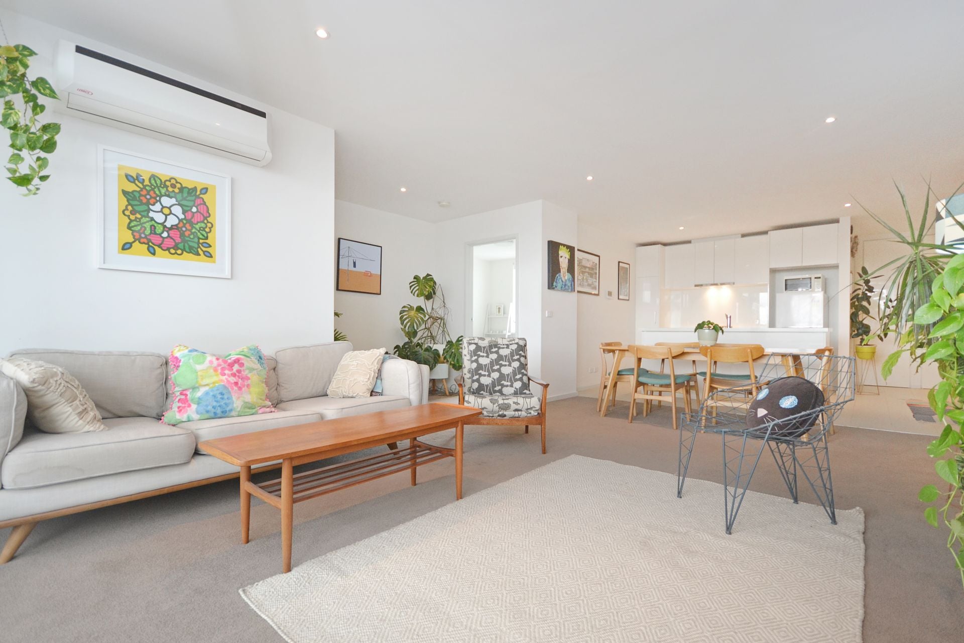 CONTEMPORARY AND CHIC