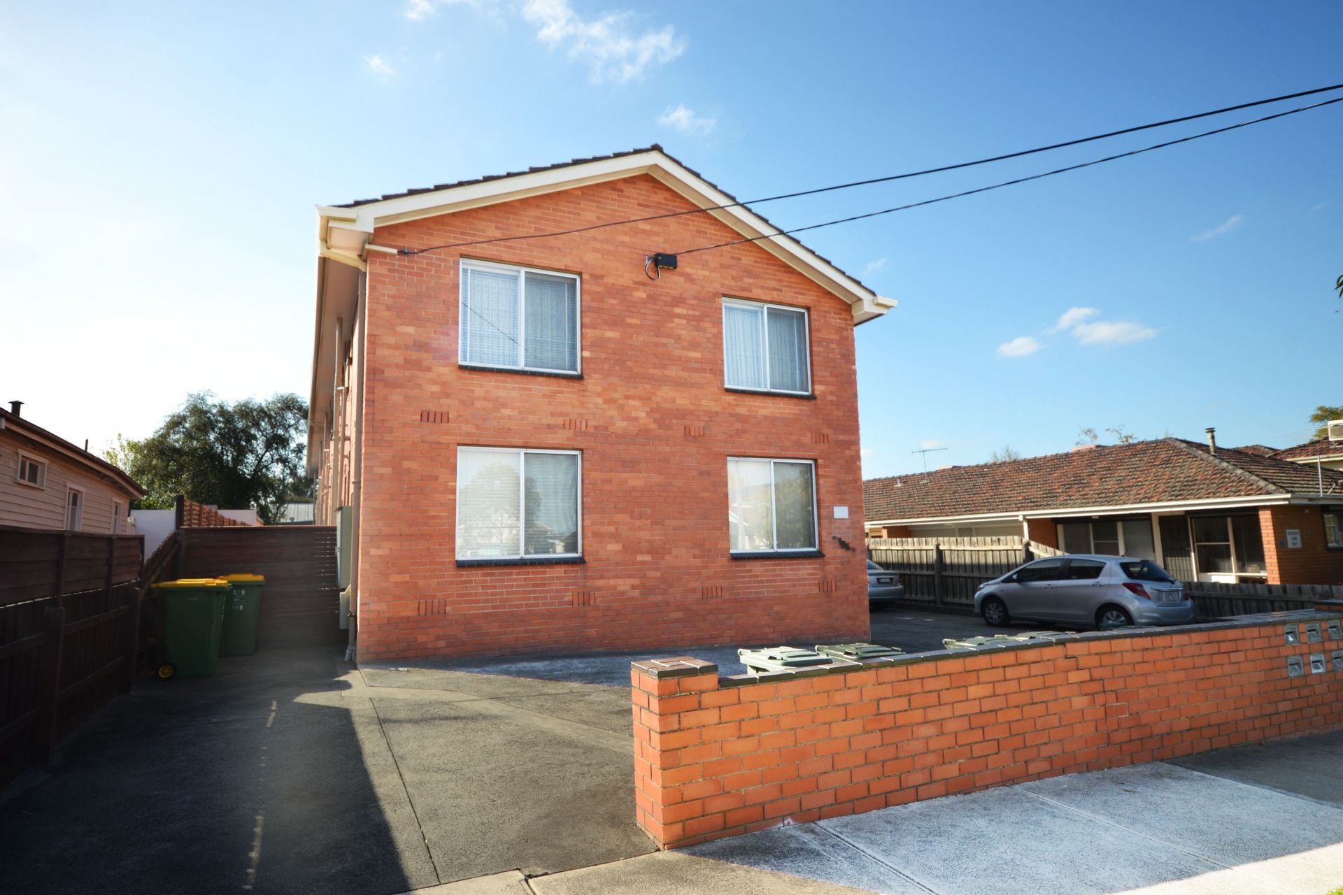 FABULOUS LOCATION & PRICED TO PLEASE