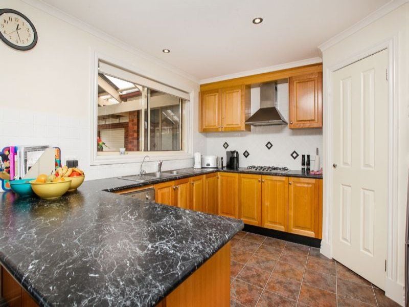 14 Yendon Close, Caroline Springs - Thumbnail 3