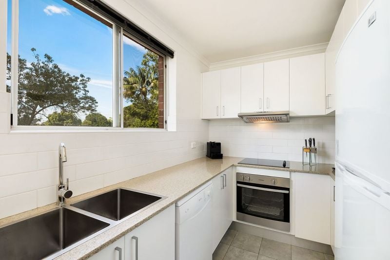 2/2 Railway Crescent, JANNALI, Jannali - Thumbnail 4